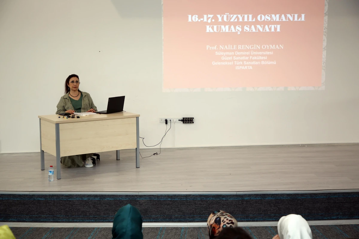 “16. ve 17. Yüzyıl Osmanlı Dönemi Kumaş Sanatı” Anlatıldı