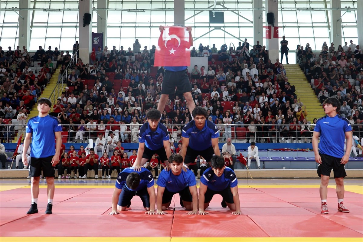 19 MAYIS ATAT&Uuml;RK&rsquo;&Uuml; ANMA GEN&Ccedil;LİK VE SPOR BAYRAMI COŞKU VE GURURLA KUTLANDI