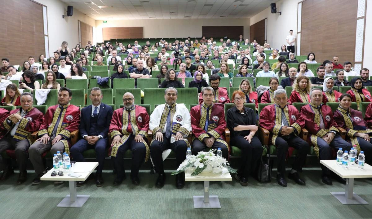 AFS&Uuml; ECZACILIK FAK&Uuml;LTESİ &Ouml;ĞRENCİLERİ BEYAZ &Ouml;NL&Uuml;KLERİNİ GİYEREK MESLEĞE İLK ADIMLARINI ATTI