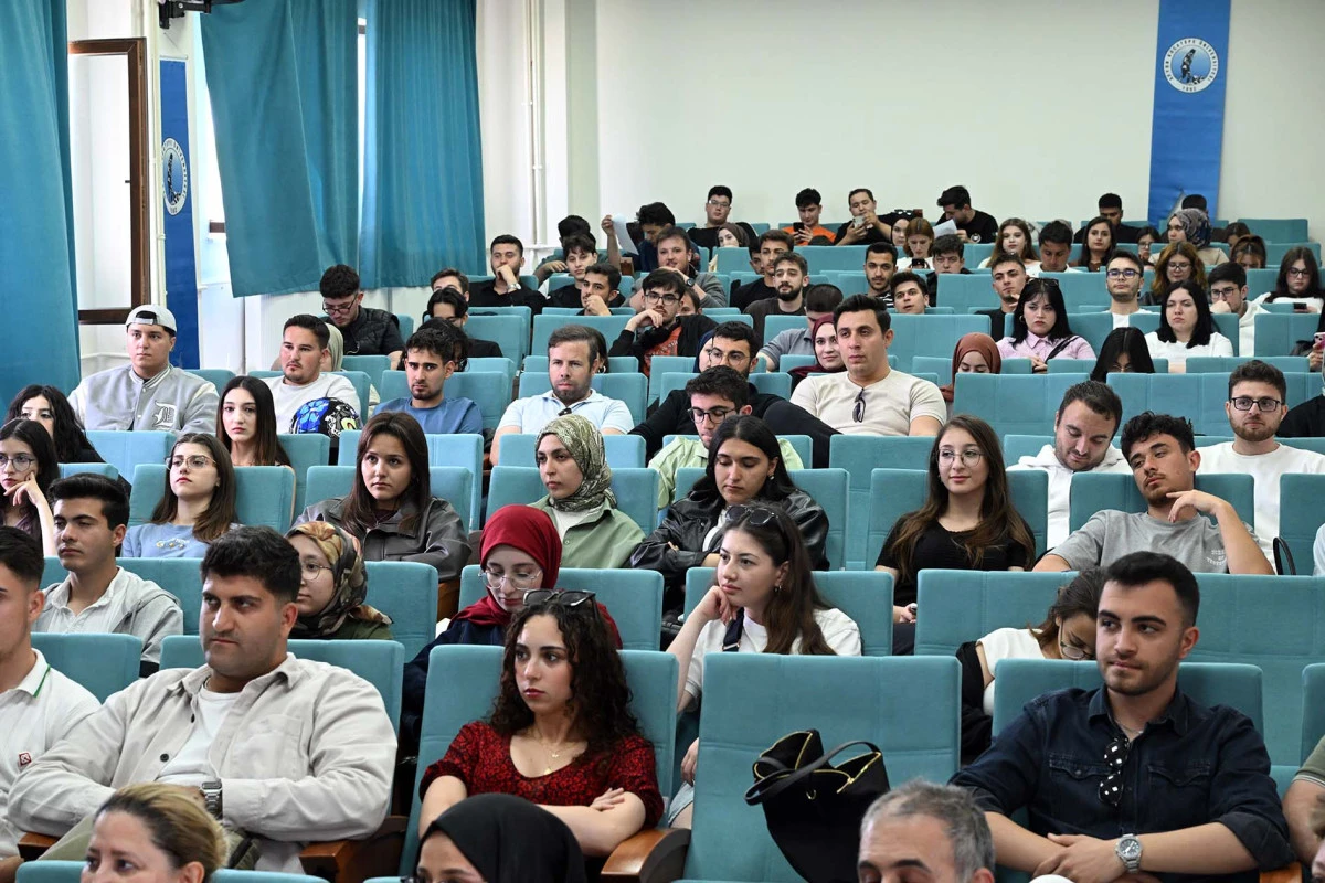AFYON MYO&rsquo;DA &ldquo;YAPAY ZEK&Acirc; VE DERİN &Ouml;ĞRENME&rdquo; SEMİNERİ D&Uuml;ZENLENDİ