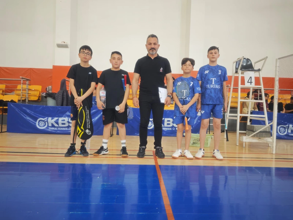 AFYONKARAHİSAR BADMINTON TAKIMLARI T&Uuml;RKİYE ŞAMPİYONASI&rsquo;NA Y&Uuml;KSELDİ