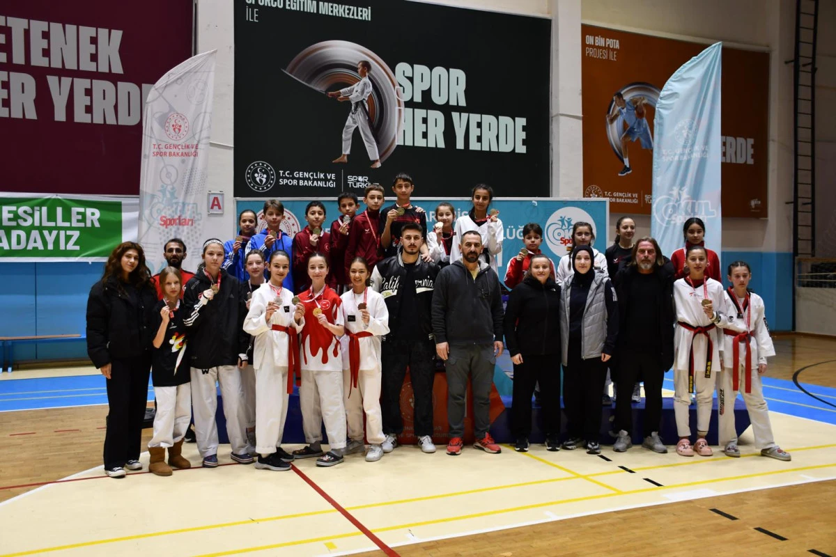 Afyonkarahisar Gen&ccedil;lik ve Spor İl M&uuml;d&uuml;rl&uuml;ğ&uuml; Yıldızlar Taekwondo M&uuml;sabakaları Tamamlandı