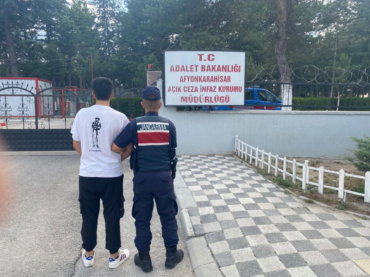 Afyonkarahisar Jandarmasından Aranan Şahıslara Operasyon: 7 Kişi Tutuklandı