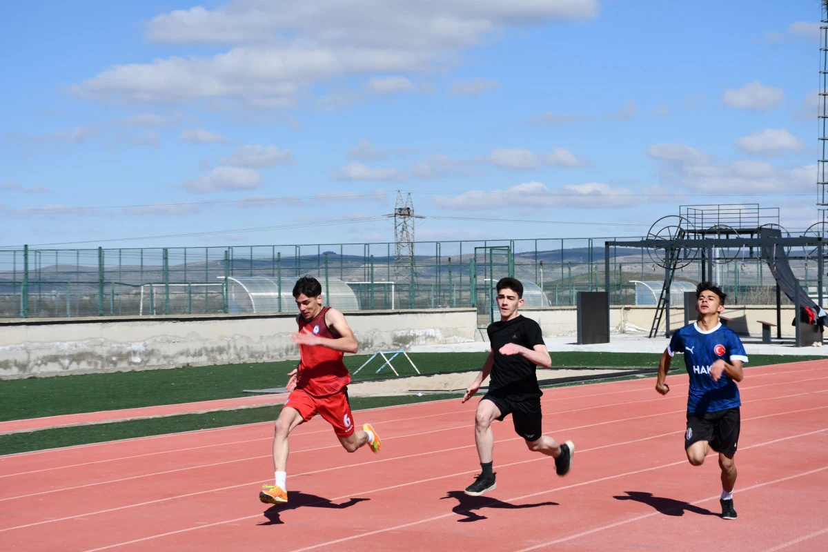 AFYONKARAHİSAR&rsquo;DA OKUL SPORLARI ATLETİZM M&Uuml;SABAKALARI TAMAMLANDI