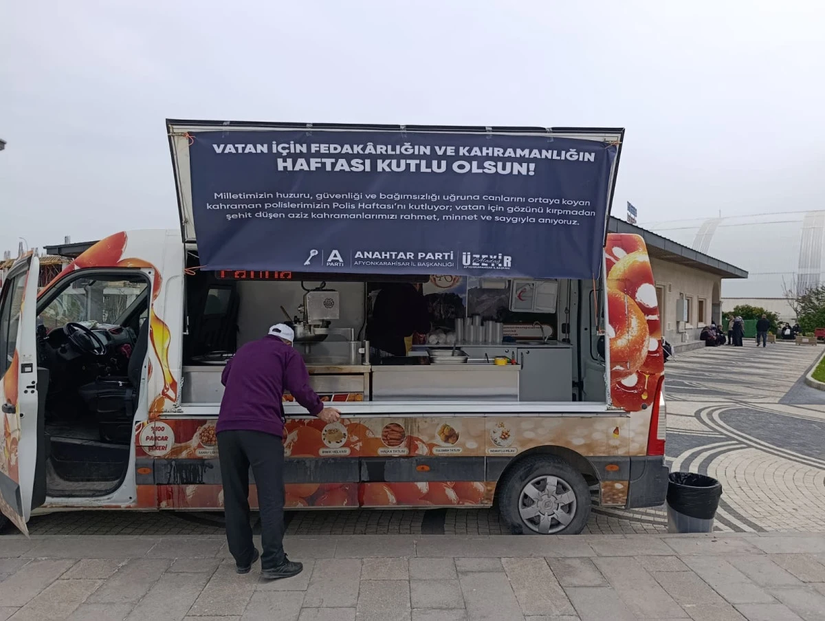 AFYONKARAHİSAR&rsquo;DA POLİS VE ŞEHİTLER İ&Ccedil;İN ANLAMLI LOKMA HAYRI