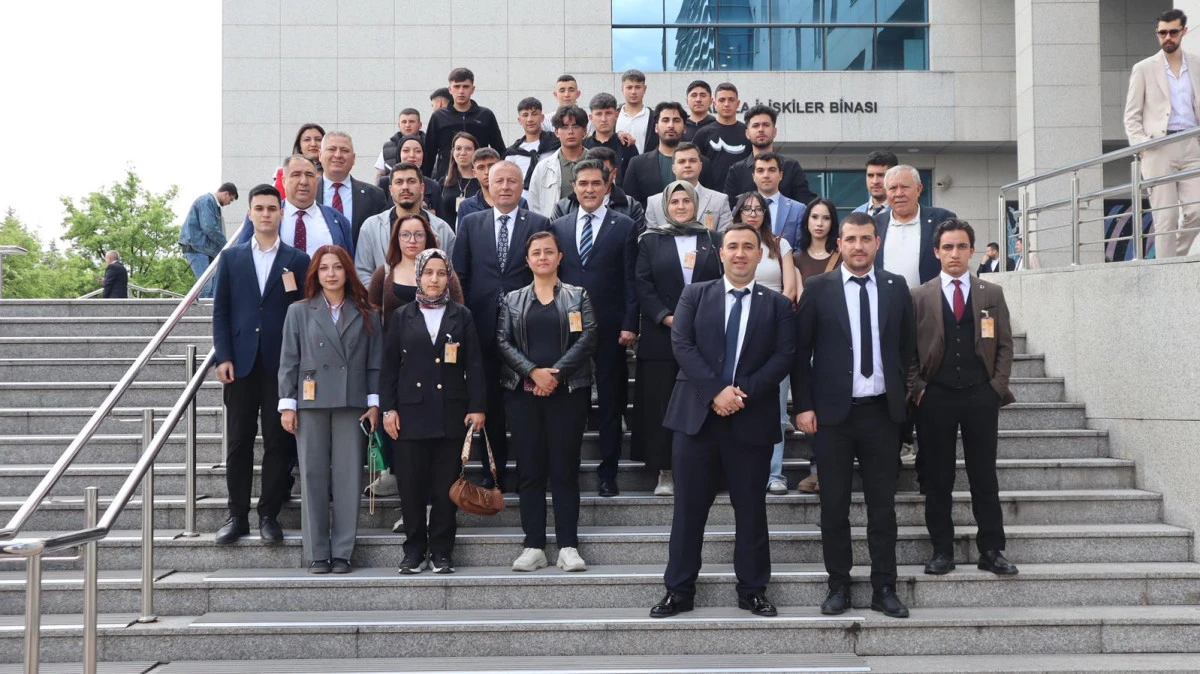 AFYONKARAHİSAR&rsquo;DAN ANKARA&rsquo;YA GEN&Ccedil;LİK &Ccedil;IKARMASI: 80 GEN&Ccedil; TBMM GRUP TOPLANTISINA KATILDI