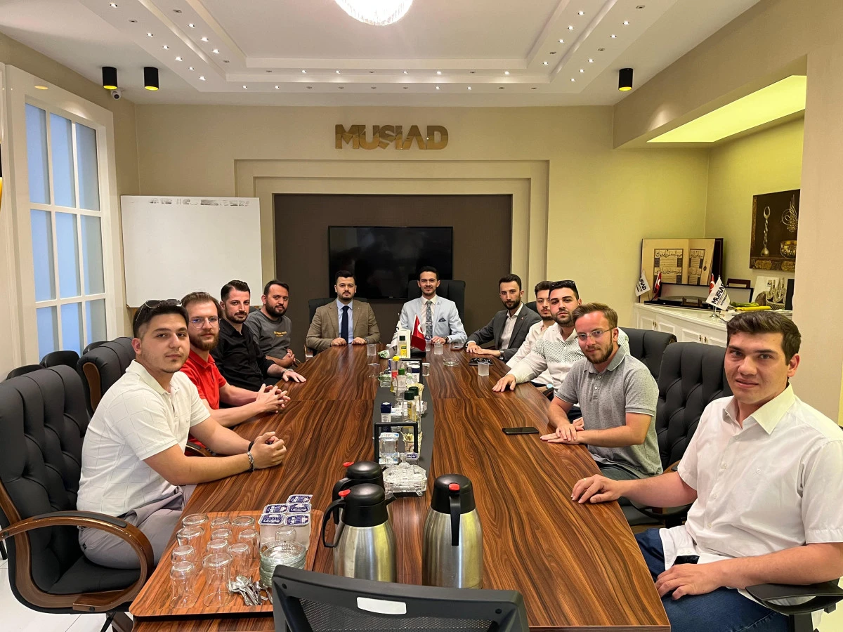AK GENÇLİK DAVA ŞUURU İLE SAHADA