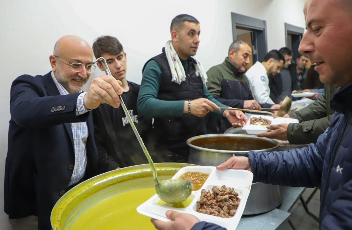 AK PARTİ AFYONKARAHİSAR İL BAŞKANI AV. TURGAY ŞAHİN RAMAZAN ZİYARETLERİNİ S&Uuml;RD&Uuml;R&Uuml;YOR