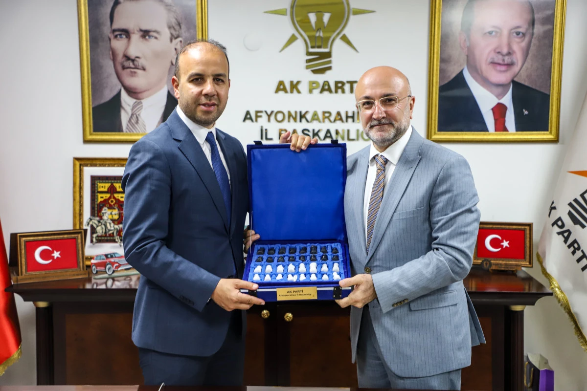 AK PARTİ KOORDİNATÖRÜ GÜLTEKİN, İL YÖNETİMİYLE BİR ARAYA GELDİ