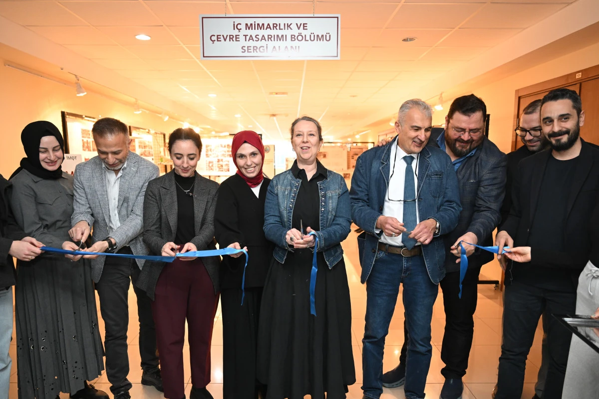 AK&Uuml; GSF&rsquo;DE İKİ G&Uuml;NDE İKİ SERGİ SANATSEVERLERLE BULUŞTU