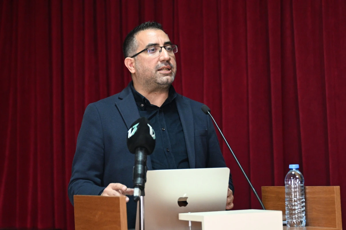 AK&Uuml;&rsquo;DE GELECEĞİN &Ouml;ĞRETMENLERİNE &ldquo;ETKİLİ İLETİŞİM VE M&Uuml;LAKAT TEKNİKLERİ&rdquo; ANLATILDI