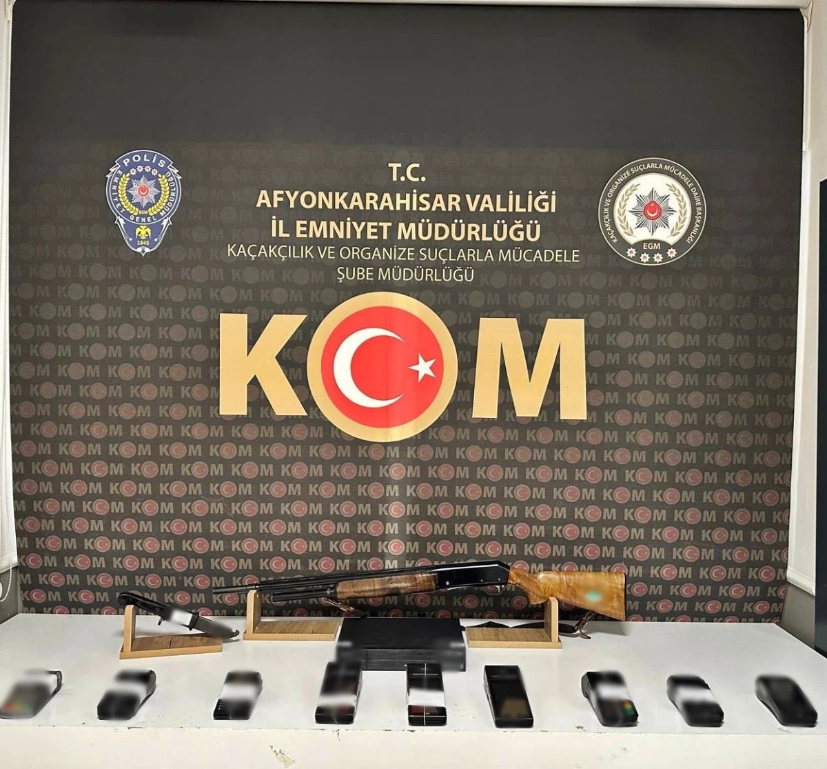 ARANAN ŞAHISLARA OPERASYON: 3 H&Uuml;K&Uuml;ML&Uuml; YAKALANDI, 4 Ş&Uuml;PHELİ TUTUKLANDI