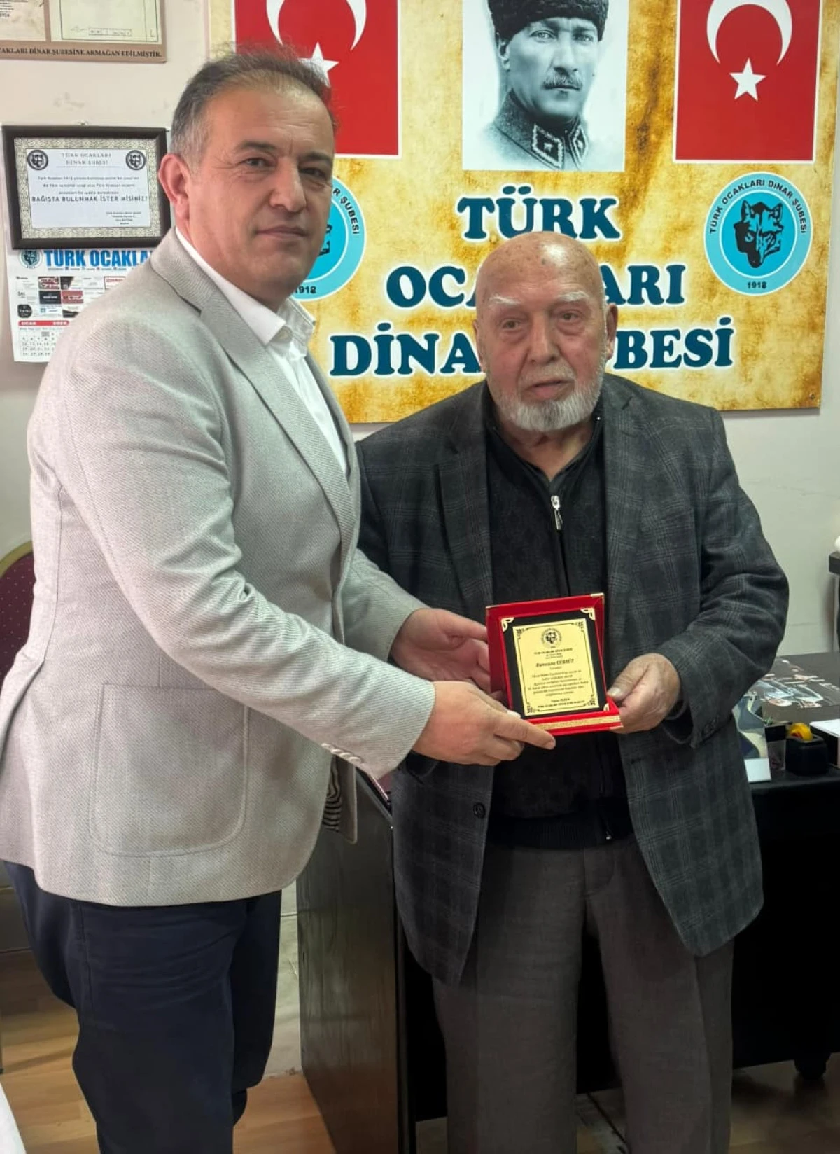 DİNAR&rsquo;DA BASINA VEFA: 65 YILLIK EMEK VE 35 YILLIK MESLEK ONURLANDIRILDI