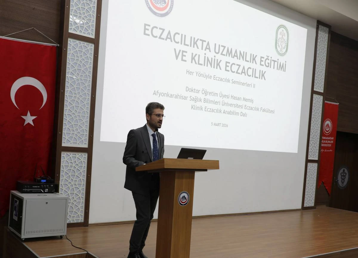 ECZACILIKTA UZMANLIK EĞİTİMİ VE KLİNİK ECZACILIK SAHA DENEYİMLERİ PAYLAŞILDI