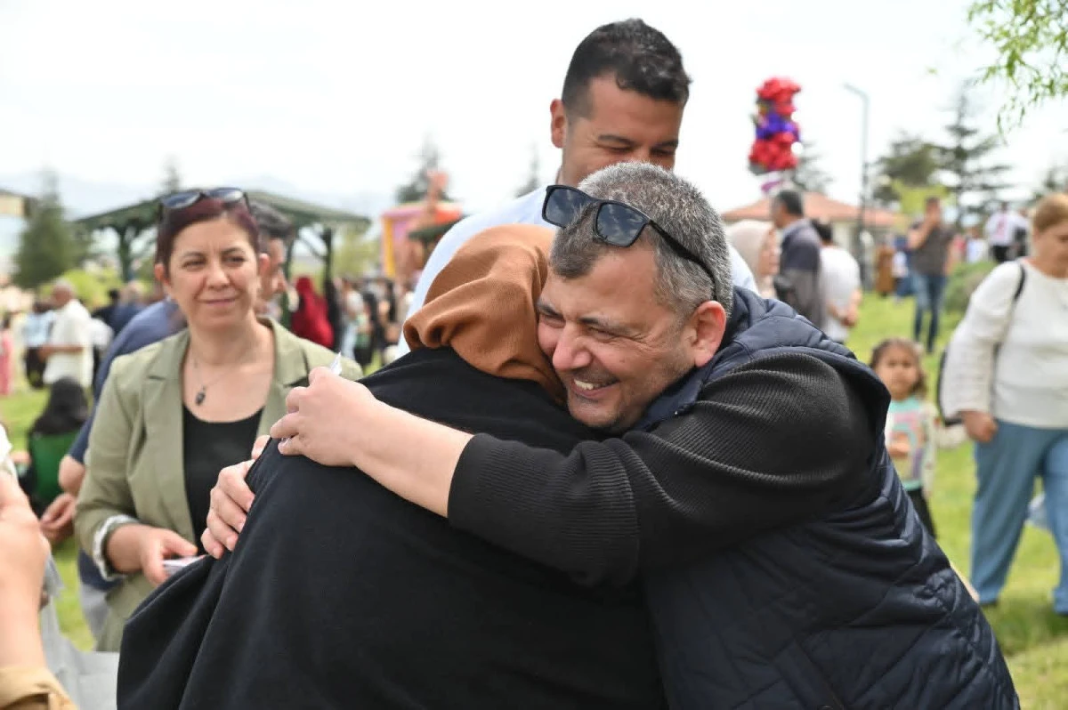 EMİRDAĞ&rsquo;DA ANNELER G&Uuml;N&Uuml; VE HIDIRELLEZ COŞKUSU BİR ARADA YAŞANDI
