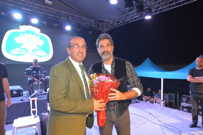 FESTİVALİN ÜÇÜNCÜ GÜNÜNDE GÜÇLÜ SES UĞUR IŞILAK SAHNE ALDI
