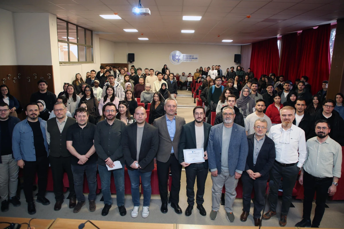 İİBF&rsquo;DE &ldquo;BİLGİ D&Uuml;ZENSİZLİKLERİ: DEZENFORMASYON VE KOMPLİ TEORİLERİ&rdquo; ANLATILDI