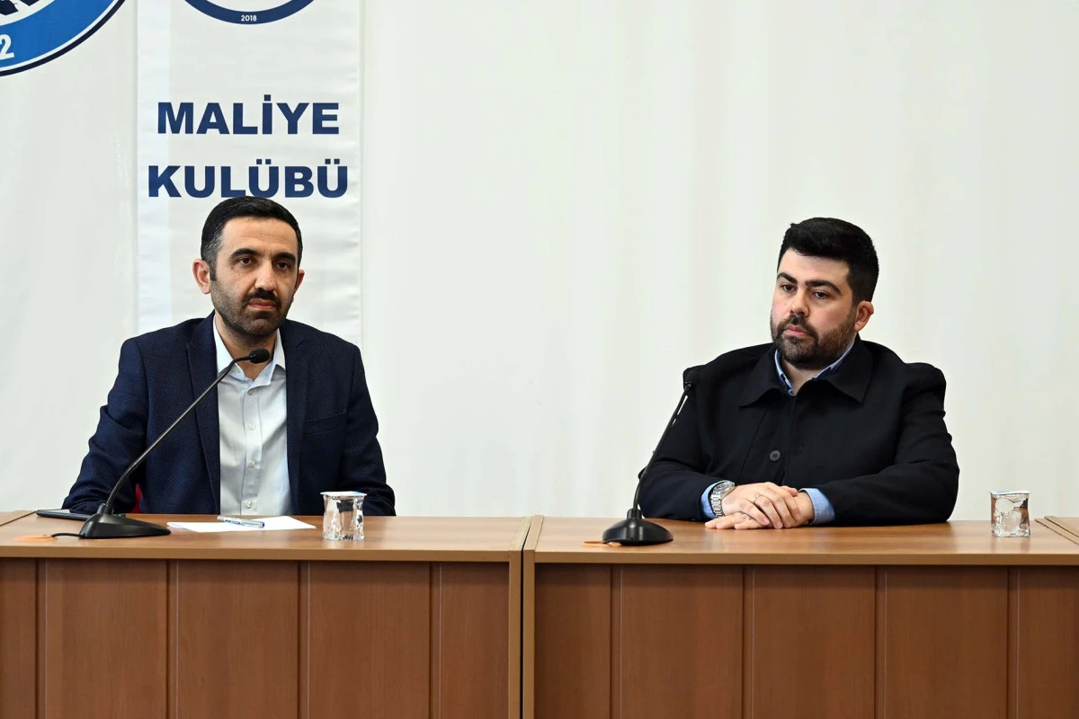 İİBF&rsquo;DE MALİ M&Uuml;ŞAVİR K&Ouml;KEN&rsquo;DEN &Ouml;ĞRENCİLERE KARİYER VE STAJ S&Uuml;RECİ ANLATILDI