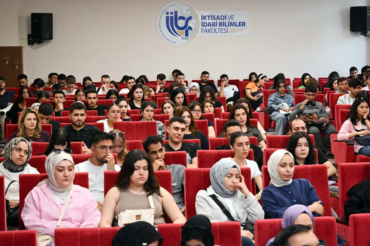 İİBF’de “Şirketlerde İkinci Nesle Geçişlerde Yaşanan Dinamikler” Anlatıldı
