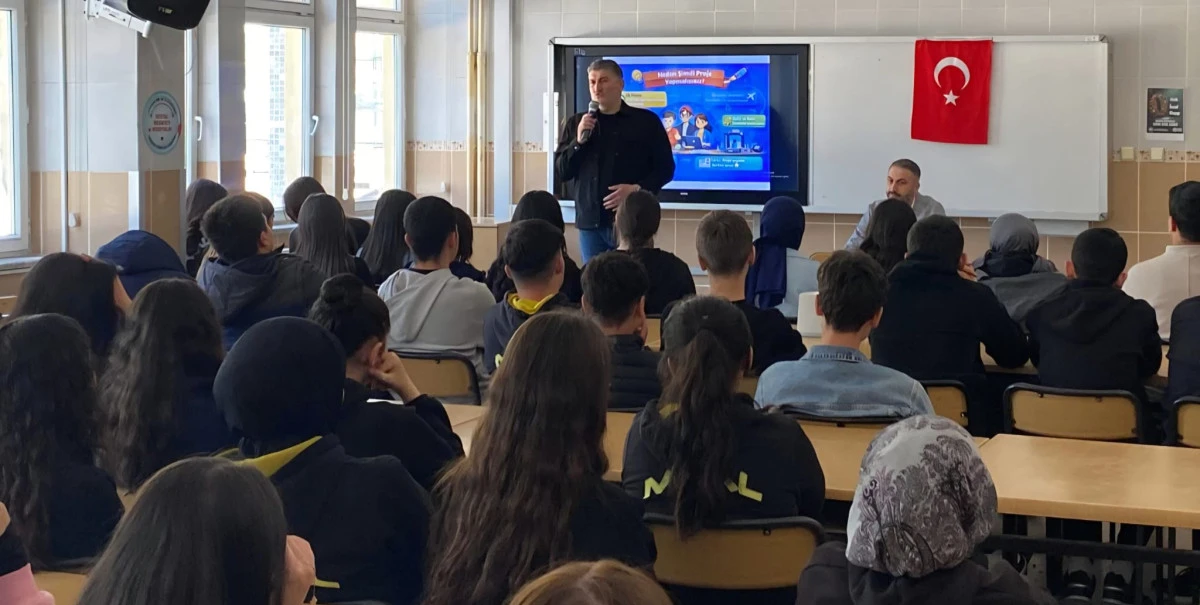 İSCEHİSAR MYO&rsquo;DAN LİSE &Ouml;ĞRENCİLERİNE PROJE HAZIRLAMA EĞİTİMİ