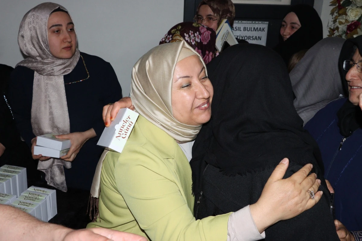 İSCEHİSAR&rsquo;DA ANNELER G&Uuml;N&Uuml; ANLAMLI BİR BULUŞMAYLA TA&Ccedil;LANDI