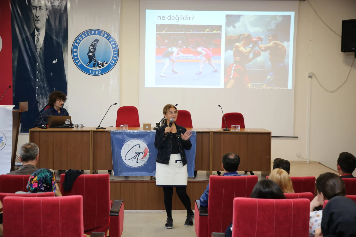 “Kariyer Yolunda Etkili İletişim-Konuşuyorum O Halde Varım!” Semineri Gerçekleştirildi