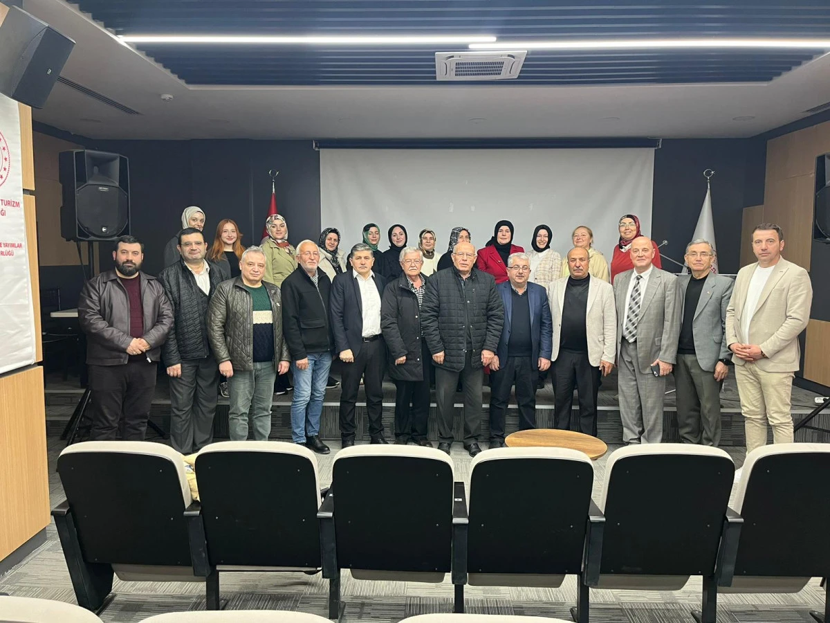 K&Uuml;T&Uuml;PHANELER HAFTASI&rsquo;NDA ANLAMLI S&Ouml;YLEŞİ: &ldquo;HAYATIMA Y&Ouml;N VEREN KİTAPLAR&rdquo; YOĞUN İLGİ G&Ouml;RD&Uuml;