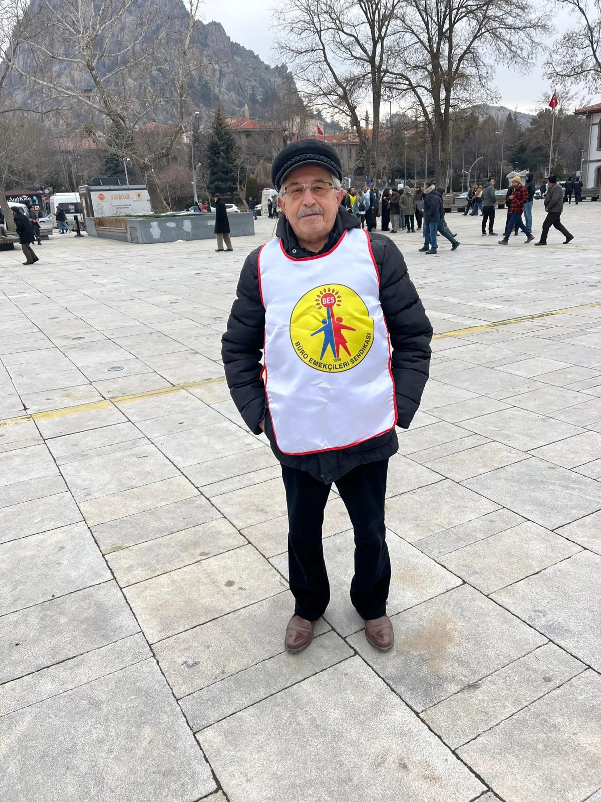 MEZARDA EMEKLİLİĞE, KAYIT DIŞI &Uuml;CRETE VE SEFALETE HAYIR!