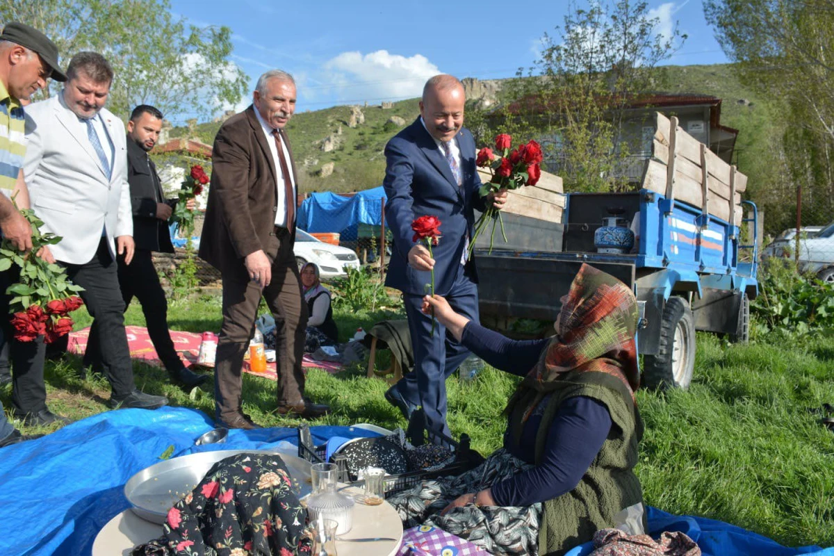 MHP MİLLETVEKİLİ MEHMET TAYTAK G&Ouml;M&Uuml; VE İNLİ K&Ouml;Y&Uuml;&rsquo;NDE HIDIRELLEZ VE ANNELER G&Uuml;N&Uuml; PROGRAMINA KATILDI