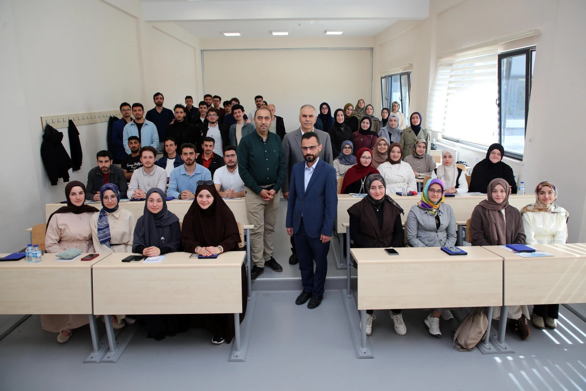 REKT&Ouml;R YARDIMCISI PROF. DR. &Ouml;ZDEMİR, İŞ D&Uuml;NYASINDA BİREYSEL AHLAKİ YAKLAŞIMLARI ANLATTI