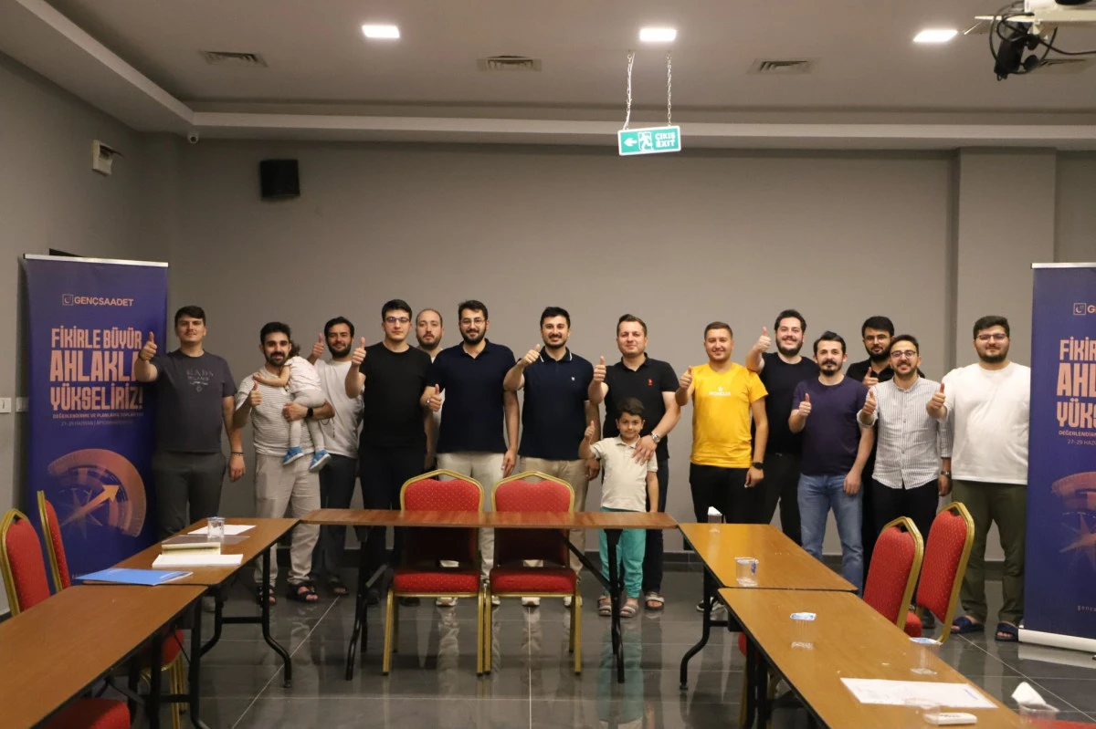 SAADET GENÇLİĞİ YENİ DÖNEME AFYONKARAHİSAR’DA YÖN VERDİ