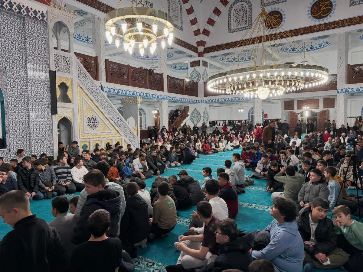 SANDIKLI&rsquo;DA 3. GELENEKSEL TERAVİH Y&Uuml;R&Uuml;Y&Uuml;Ş&Uuml; VE TERAVİH BULUŞMASI YOĞUN KATILIMLA GER&Ccedil;EKLEŞTİ