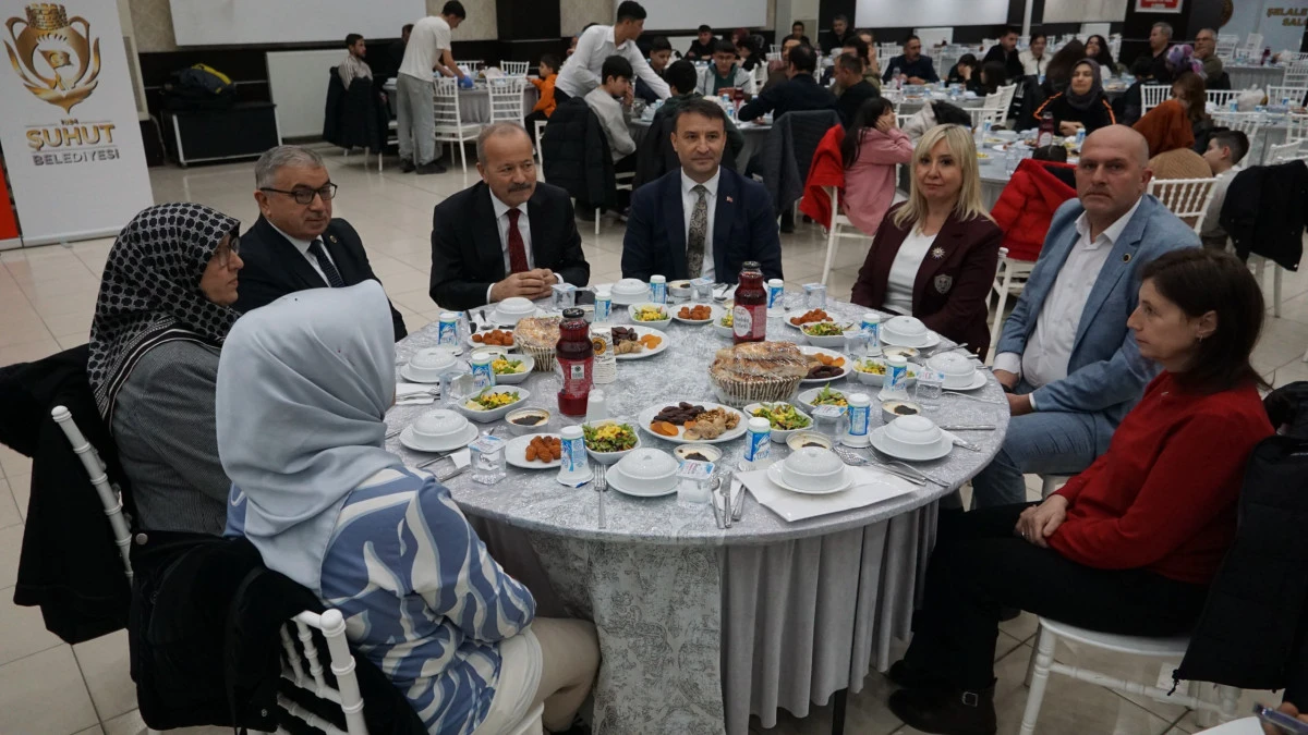 ŞUHUT BELEDİYESİ PERSONEL İFTARINDA BİRLİK VE HİZMET VURGUSU