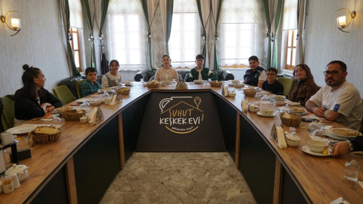 ŞUHUT BELEDİYESİ&rsquo;NDE 23 NİSAN COŞKUSU: KOLTUKLAR &Ccedil;OCUKLARA EMANET EDİLDİ