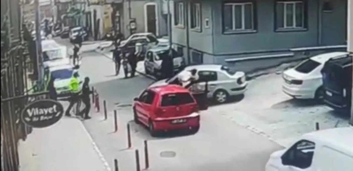 TERS Y&Ouml;NDEN GELEN S&Uuml;R&Uuml;C&Uuml; KAVGAYA KARIŞTI, G&Ouml;ZALTINA ALINDI