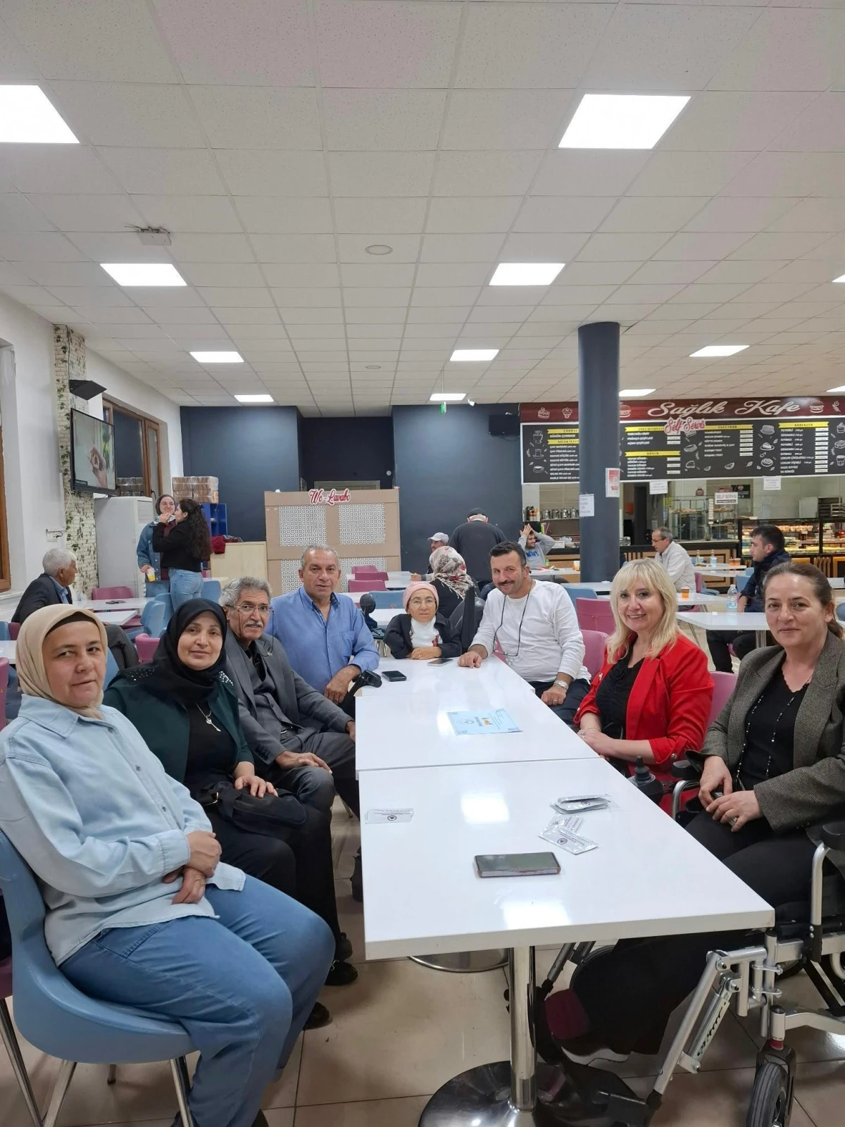 TSD AFYONKARAHİSAR ŞUBESİ VE AFS&Uuml;&rsquo;DEN FİZİK TEDAVİ HASTALARINA MORAL GECESİ