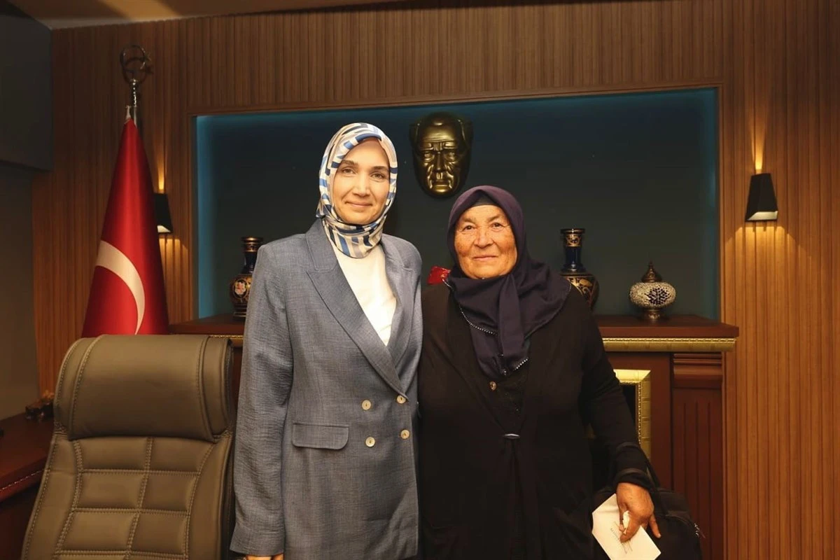 Vali Yiğitbaşı Dinar İlçesinde Vatandaşları Dinledi
